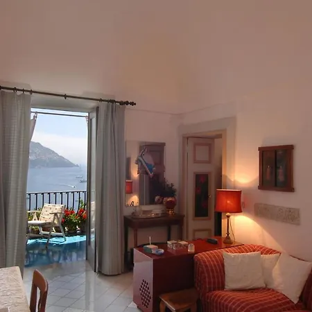 Casa Maria 6&2, Emma Willa