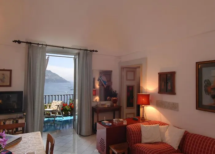 Casa Maria 6&2, Emma Villa